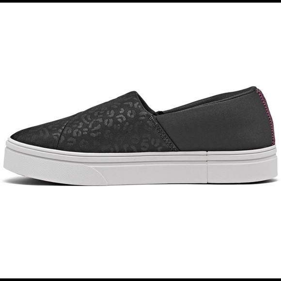 Reebok Slip Ons-like new perfect condition - Picture 3 of 5